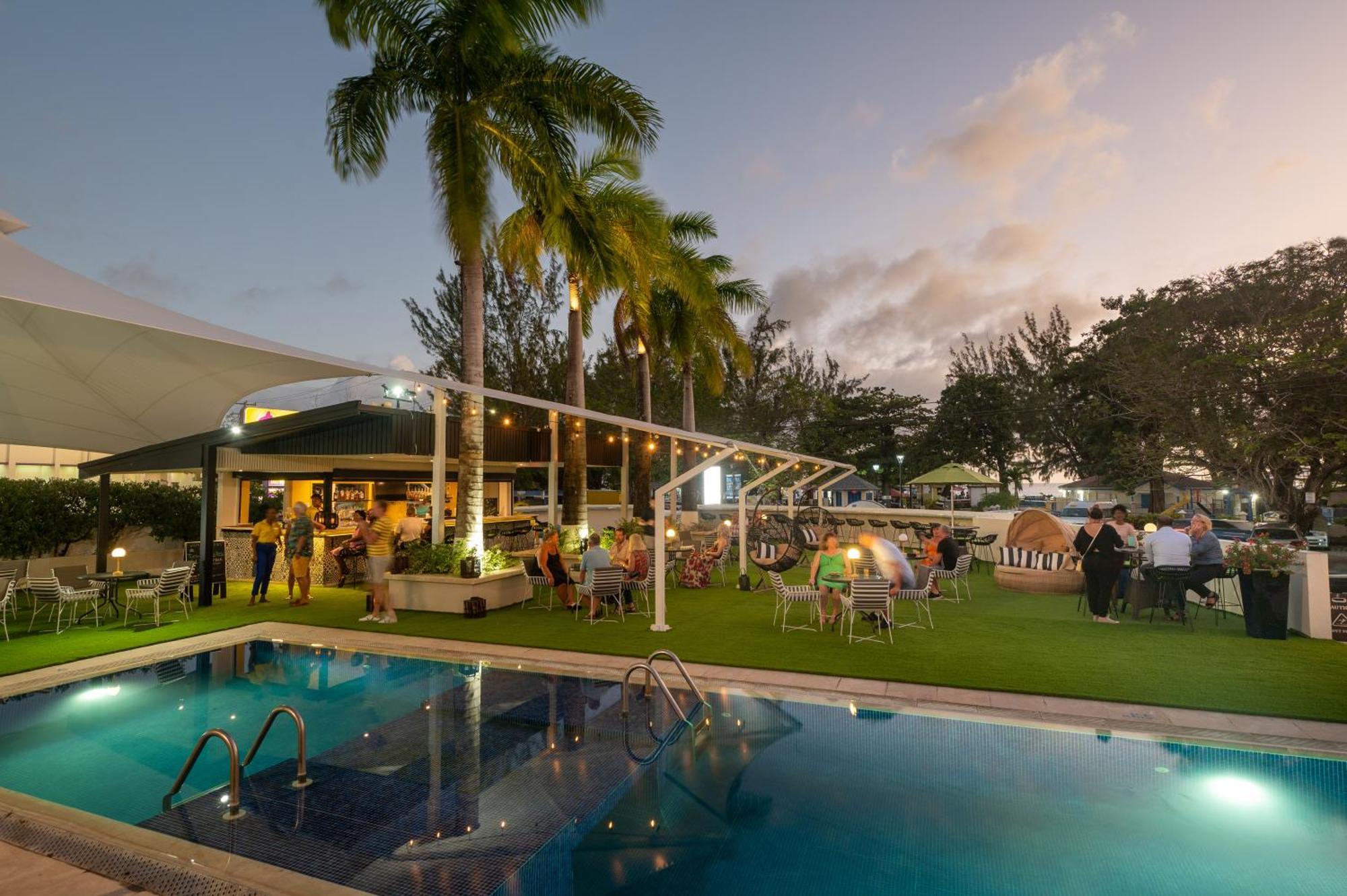 The Rockley By Ocean Hotels - Breakfast Included ブリッジタウン エクステリア 写真
